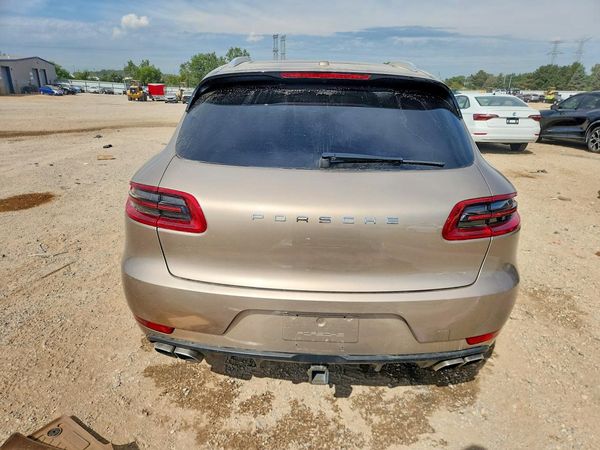 2016 PORSCHE MACAN
