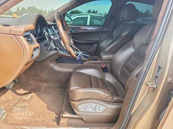 2016 PORSCHE MACAN