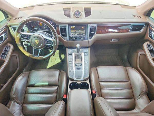 2016 PORSCHE MACAN