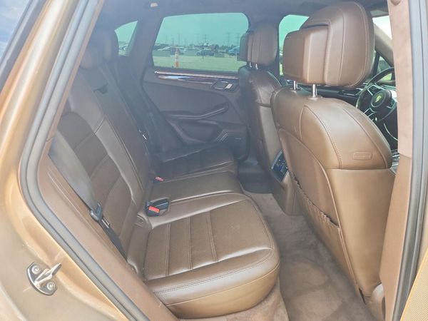 2016 PORSCHE MACAN
