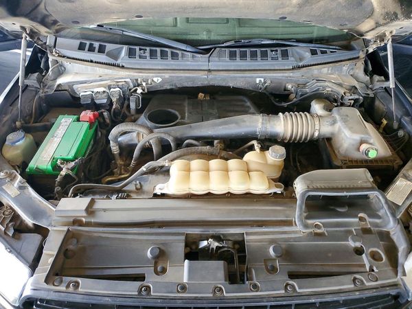 2018 FORD F150 — Engine bay