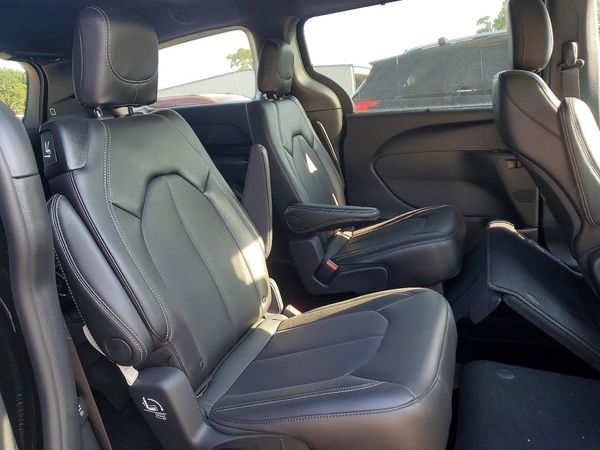 2027 CHRYSLER PACIFICA Select