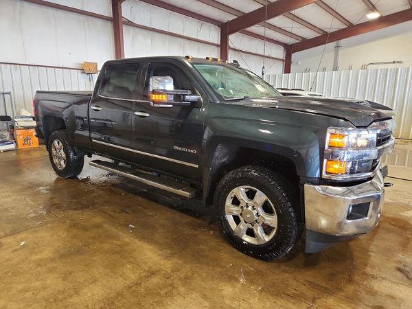 2019 CHEVROLET SILVERADO LTZ — Passenger 3/4