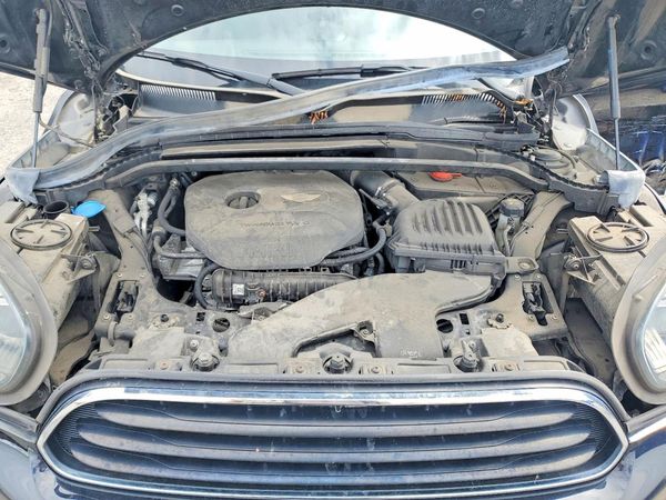 2018 MINI COOPER — Engine bay
