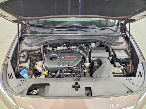2019 HYUNDAI SANTA FE Limited, Ultimate — Engine bay