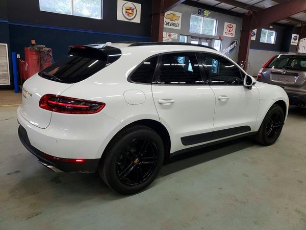 2017 PORSCHE MACAN