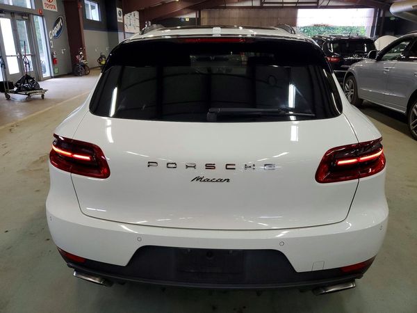 2017 PORSCHE MACAN