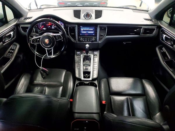 2017 PORSCHE MACAN