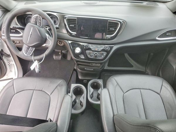 2025 CHRYSLER VOYAGER