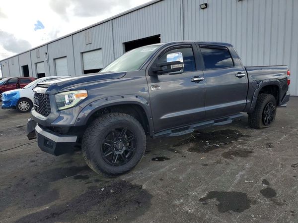 2020 TOYOTA TUNDRA Platinum Grade — Front 3/4