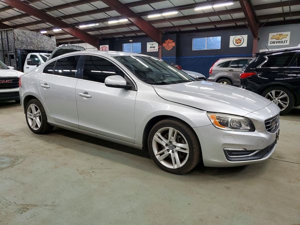 2015 VOLVO S60 Platinum (non R design) — Passenger 3/4