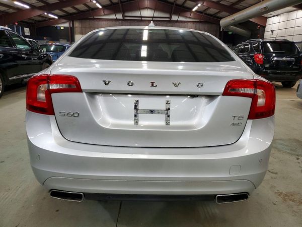 2015 VOLVO S60 Platinum (non R design) — DIRR