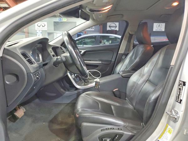 2015 VOLVO S60 Platinum (non R design) — DENT