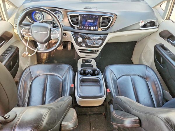 2017 CHRYSLER PACIFICA