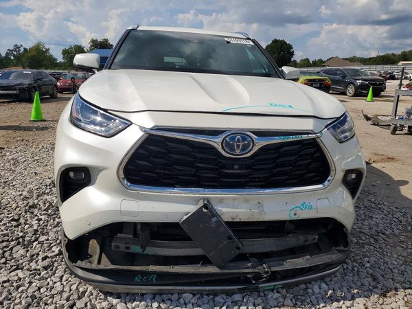 2021 TOYOTA HIGHLANDER Platinum