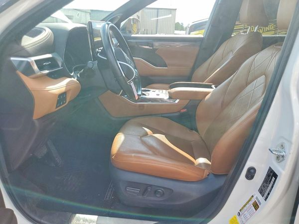 2021 TOYOTA HIGHLANDER Platinum