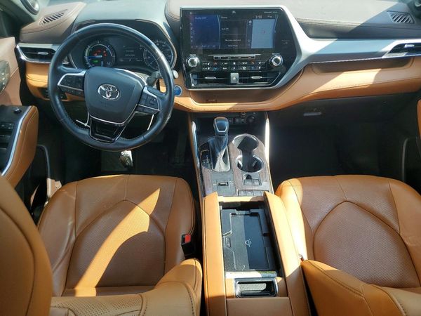 2021 TOYOTA HIGHLANDER Platinum