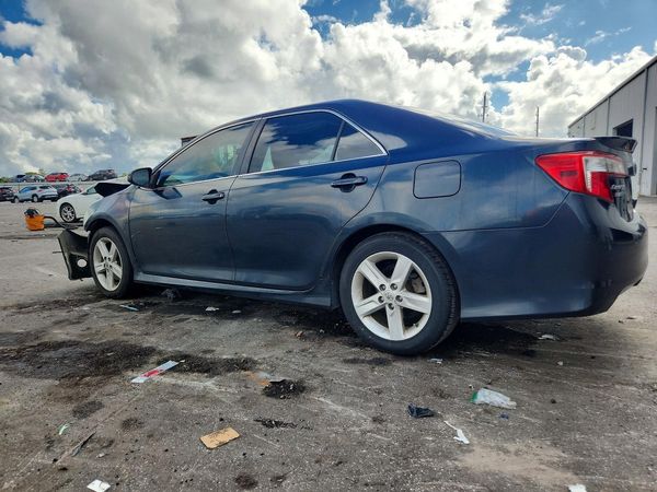 2014 TOYOTA CAMRY