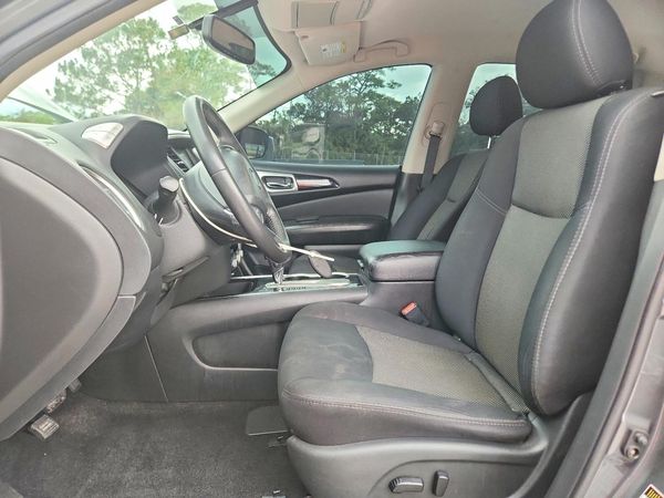 2019 NISSAN PATHFINDER — DENT
