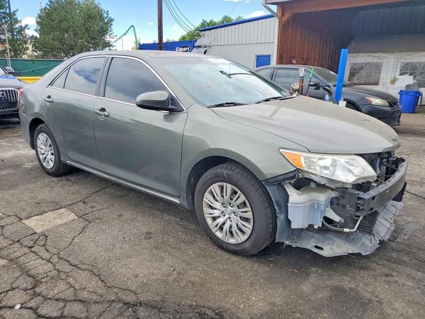 2014 TOYOTA CAMRY