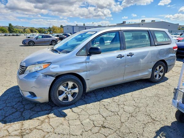 2014 TOYOTA SIENNA