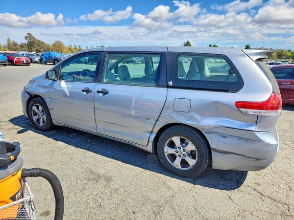 2014 TOYOTA SIENNA