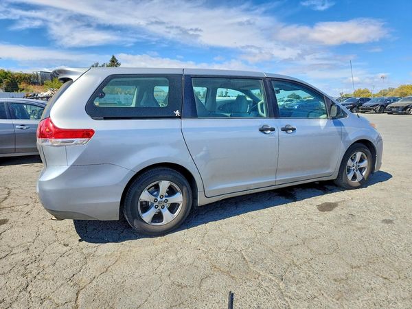 2014 TOYOTA SIENNA