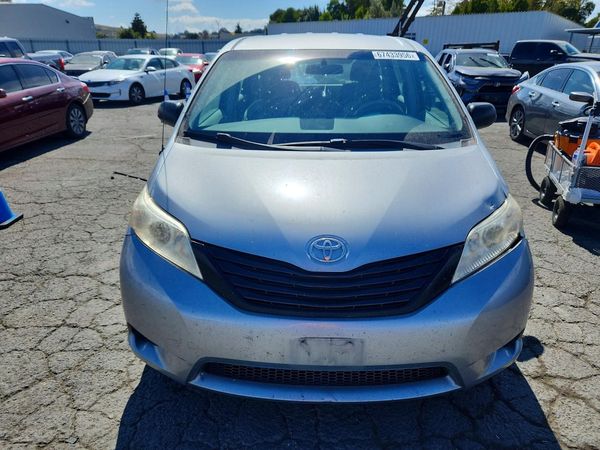 2014 TOYOTA SIENNA