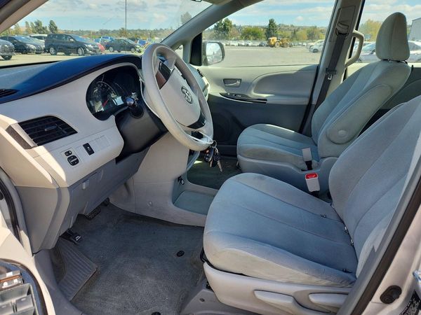 2014 TOYOTA SIENNA