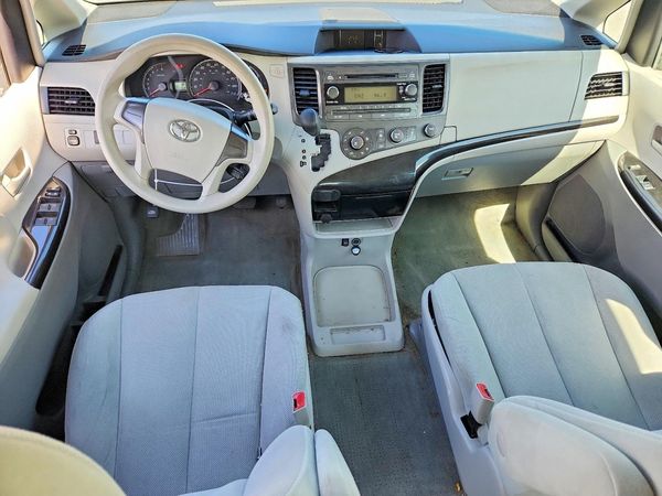 2014 TOYOTA SIENNA