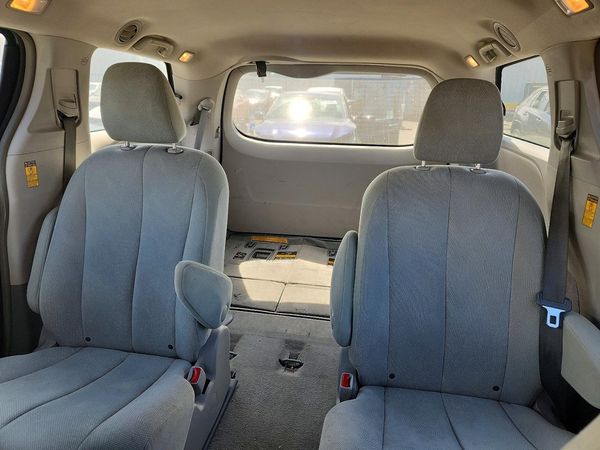 2014 TOYOTA SIENNA