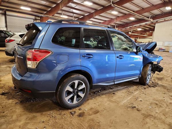 2018 SUBARU FORESTER Premium+ES
