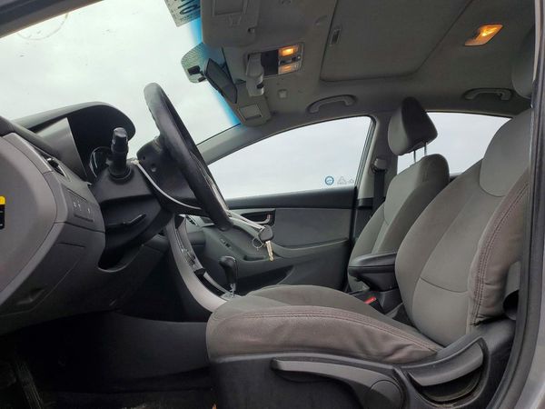 2012 HYUNDAI ELANTRA