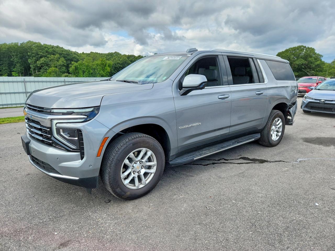 2026 CHEVROLET SUBURBAN LT — Front 3/4