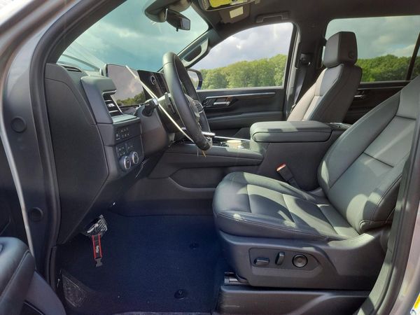2026 CHEVROLET SUBURBAN LT — DENT