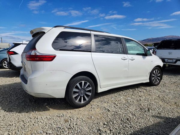 2019 TOYOTA SIENNA
