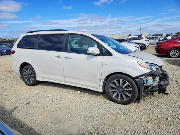 2019 TOYOTA SIENNA