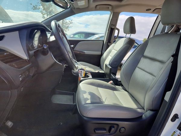 2019 TOYOTA SIENNA