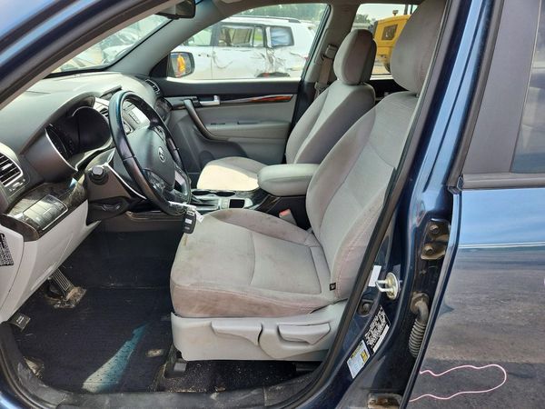 2014 KIA SORENTO Base/ LX