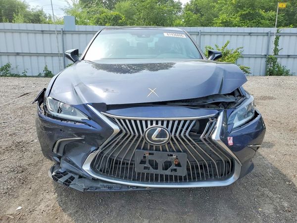 2019 LEXUS ES