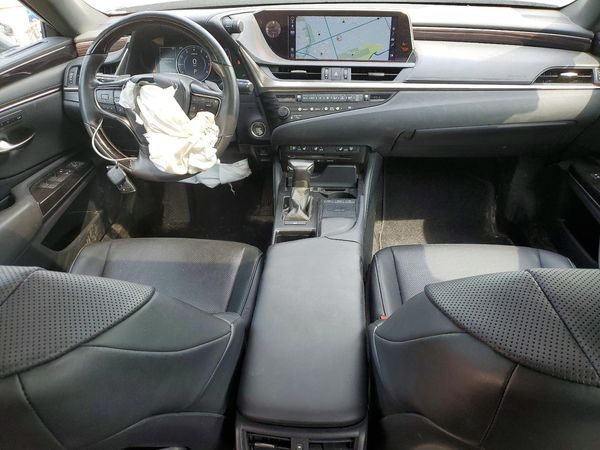 2019 LEXUS ES