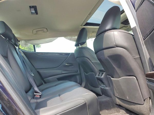 2019 LEXUS ES