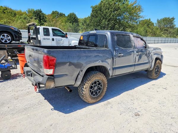 2022 TOYOTA TACOMA SR5