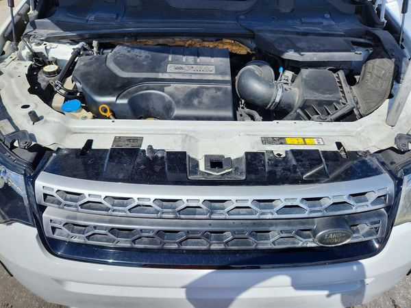 2018 LAND ROVER DISCOVERY SPORT HSE — Engine bay