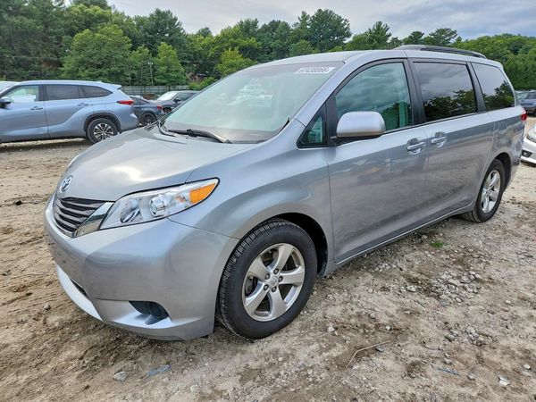 2013 TOYOTA SIENNA