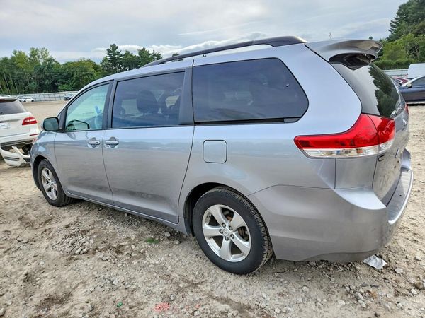 2013 TOYOTA SIENNA
