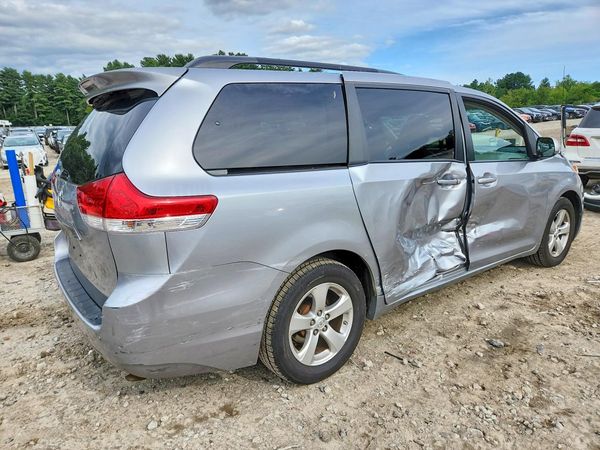 2013 TOYOTA SIENNA