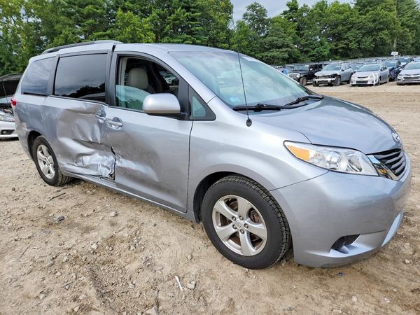 2013 TOYOTA SIENNA