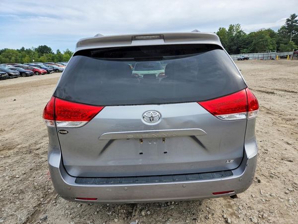 2013 TOYOTA SIENNA