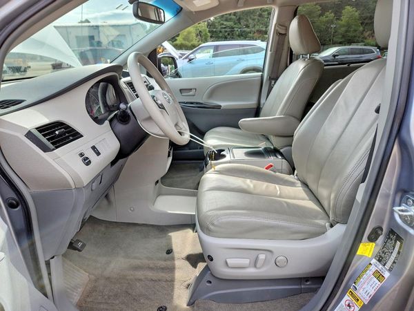 2013 TOYOTA SIENNA
